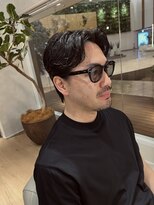 ウノプリールヴァモス(unopulir Vamos) 刈り上げ無し大人の渋めセンターパート