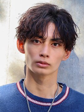 エース(ACES) センターパート黒髪マッシュメンズパーマフェザーパーマ