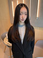 シダ(sida SAIIN) 20代30代ロングレイヤー艶髪ストレートワンカール