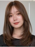 仕事中も可愛い大人上品レイヤーミディ×透明感グレージュカラー