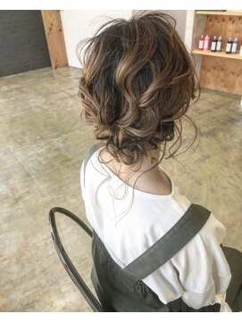 ニド(2do) フェミニンウェーブアレンジ