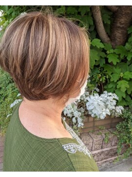 パルア(Parua) 白髪を生かしたハイライトカラー