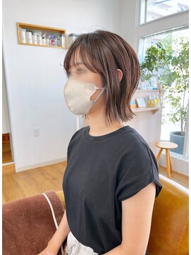 コムヘアー(COM HAIR) ボブ。オリーブブラウン。