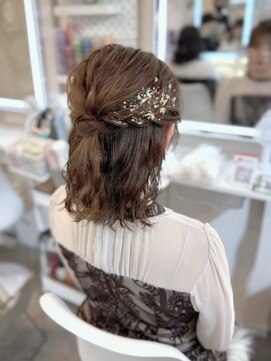 アトリエビューティーアミュ(atelier beauty AmU) 結婚式 二次会 お呼ばれ ゆるふわハーフアップ×金箔