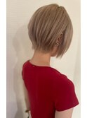 ショートボブ×ブロンドハイライトカラー