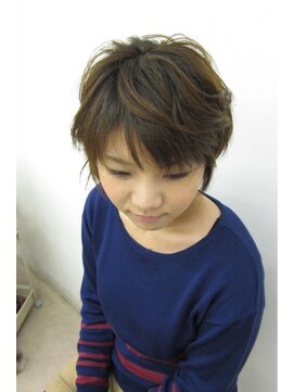 美容室イーナ(e na) ゆるカールフェミニンショート♪