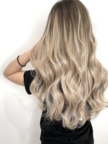 アルマバイロサ(ALMA by ROSA)&nbsp;ブロンドベージュ×バレイヤージュ風/担当rui