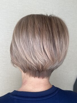 松本平太郎美容室 国立店 透明感あるショートボブ