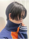 黒髪ショートセンターパート顔周りレイヤーカットボブ