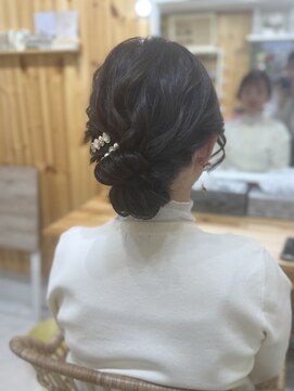 グラムール(Gramour) シニヨンアレンジ