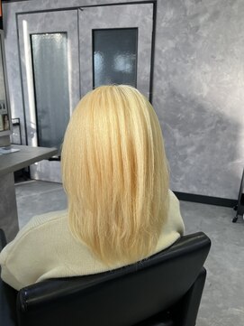 メゾンセブンルックス 宇都宮簗瀬店(Maison 7LOOKS) ホワイトブロンド《吉澤》