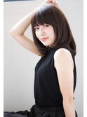 大人かわいい自然でツヤツヤなストレートミディグレージュカラー