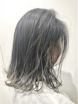 ディーナ(D'na) 『D'na』グレーバレイヤージュ　　　清水