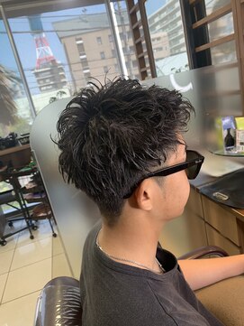 ヘアークリアー 獨協大学前店 刈り上げアップバング×パーマ