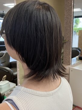 小巴里理容店 外ハネ/ツーブロ ボブ