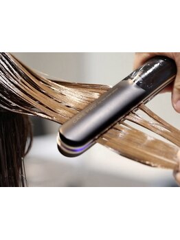 髪の状態やお悩みに合わせて、あなたに最適なトリートメントをご提案♪思わず触れたくなる質感に―。