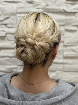 ふわふわシニヨンスタイル