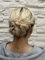 ラストーリア(La storia) ふわふわシニヨンスタイル