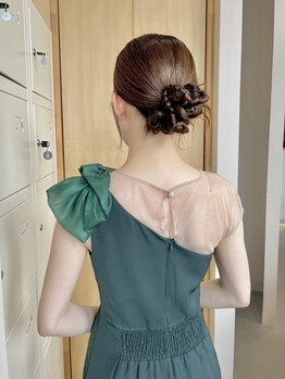 イノセントヘア(innocent.hair)の写真/“特別な日を華やかに演出するアレンジで素敵な思い出に”