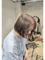 エラ(ere)&nbsp;艶髪　ハイトーンカラー　ミルクティーグレージュ　内巻きボブ