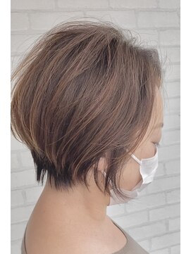 サウンドブイ(sound V) 前下がりショートボブ