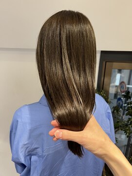 トレス(TRESS) オリーブベージュ　艶カラー　レイヤーカット　ボブ