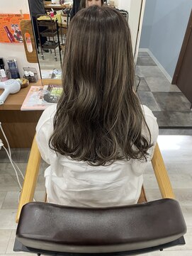トロンヘアー(tronc hair) 白髪隠しはハイライトでおしゃれにカバー