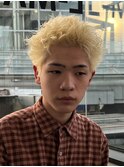 アップバングツーブロックダブルカラーブリーチメッシュ