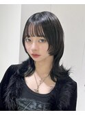 黒髪ミディアムウルフ