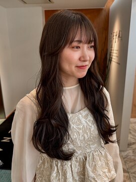 アテナ(ATENA) オリーブカラー×ローレイヤーカット