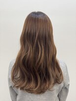 レア(Lea)&nbsp;ハイライトで立体感ベージュカラー