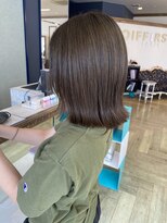 コワファースト 大分(COIFF1RST) ブリーチなしオリーブ/外ハネ