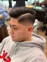 エリマ 横浜西口(elima) ビジネスマンにも人気のアップバングフェードショートスタイル