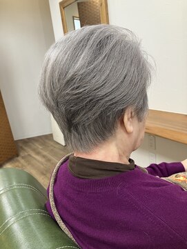 《白髪ぼかし》すっきりくびれショート　60代70代80代