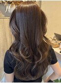 暗めグレージュ