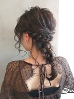 アナ ラーナ(Anna Lanna)&nbsp;Party大人の品があるおくれ毛編み下ろしアレンジ【奥村北斗】