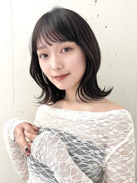 ビーチ(BEACH) 外ハネミディアム透け感グレージュヘア