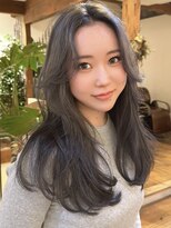 プカナ ラ(pukana_La)&nbsp;透け感たっぷりのプラチナグレージュ