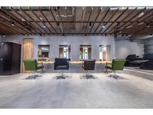 ルミ ツー 横浜駅店(Lumi 2)の雰囲気（洗礼された店内[髪質改善/縮毛矯正/横浜駅東口/Lumi2横浜/ボブ]）