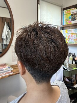 『癖毛をデザインしてみませんか』癖を活かすカット!オシャレで大人カッコいい刈り上げショートがオススメ