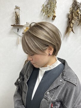 リングバイモアムー(Ring by Moremuu) ミルクグレージュ　ショートスタイル
