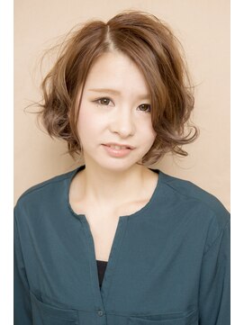 レボルシア 博多(REVOLUCIA) 小顔になれるナチュラリーカール