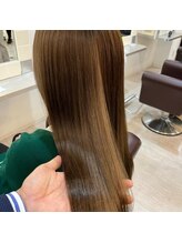 【髪質改善STEP１】カウンセリングで毛髪診断と、髪の状態やスタイルに合わせたオーダーメイドの薬剤調合