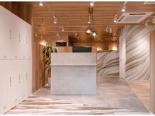 【 STEP9 】 温かく落ち着く空間の[ヘアメイクスリー]◎シンプル×お洒落な空間 でリラックスタイムを