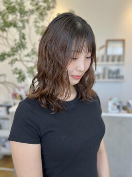 ローブ(L’AUBE) コテ巻き風ゆるパーマニュアンスパーマレイヤーカット岡崎