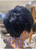 黒髪から、深みのある青へ。大人のネイビーカラーで魅せる。