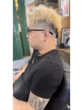 【ブロンド】スキンフェード