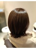 肩につくミディアムボブスタイル