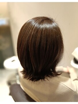 アンベリールフルー(EMBELLIR fleur) 肩につくミディアムボブスタイル