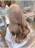 ミルクブラウンブリーチダブルカラーくびれミディアムレイヤー